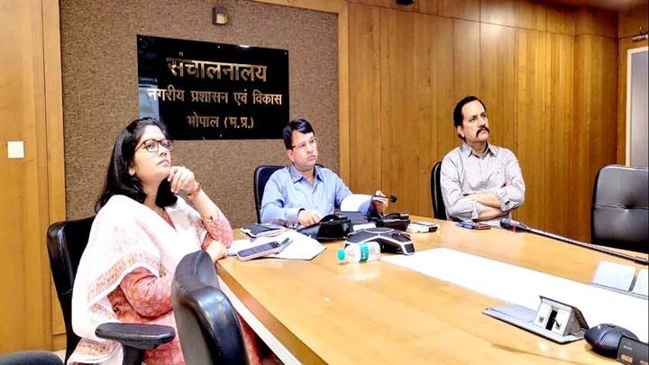 प्रबंध संचालक ने की नर्मदा नदी के किनारे बसे नगरों की सीवरेज परियोजना की समीक्षा